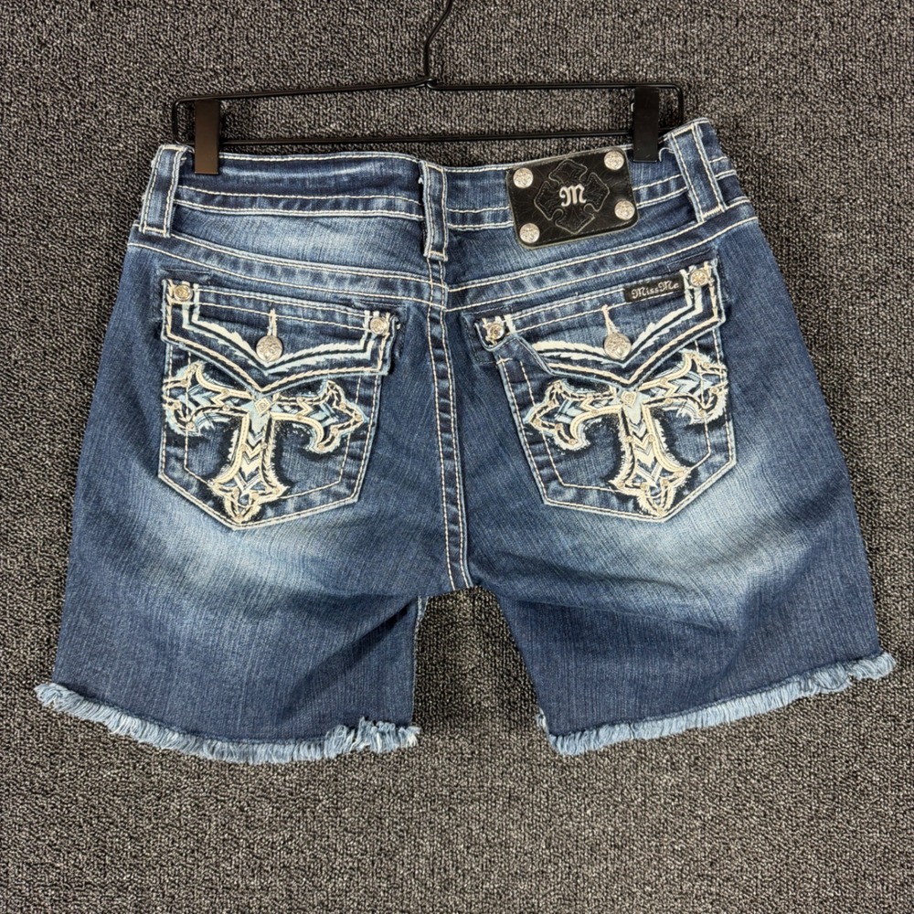 Miss Me Signature Mid-Shorts Women's 29 Denim Cross Embellished Frayed Hem Y2K